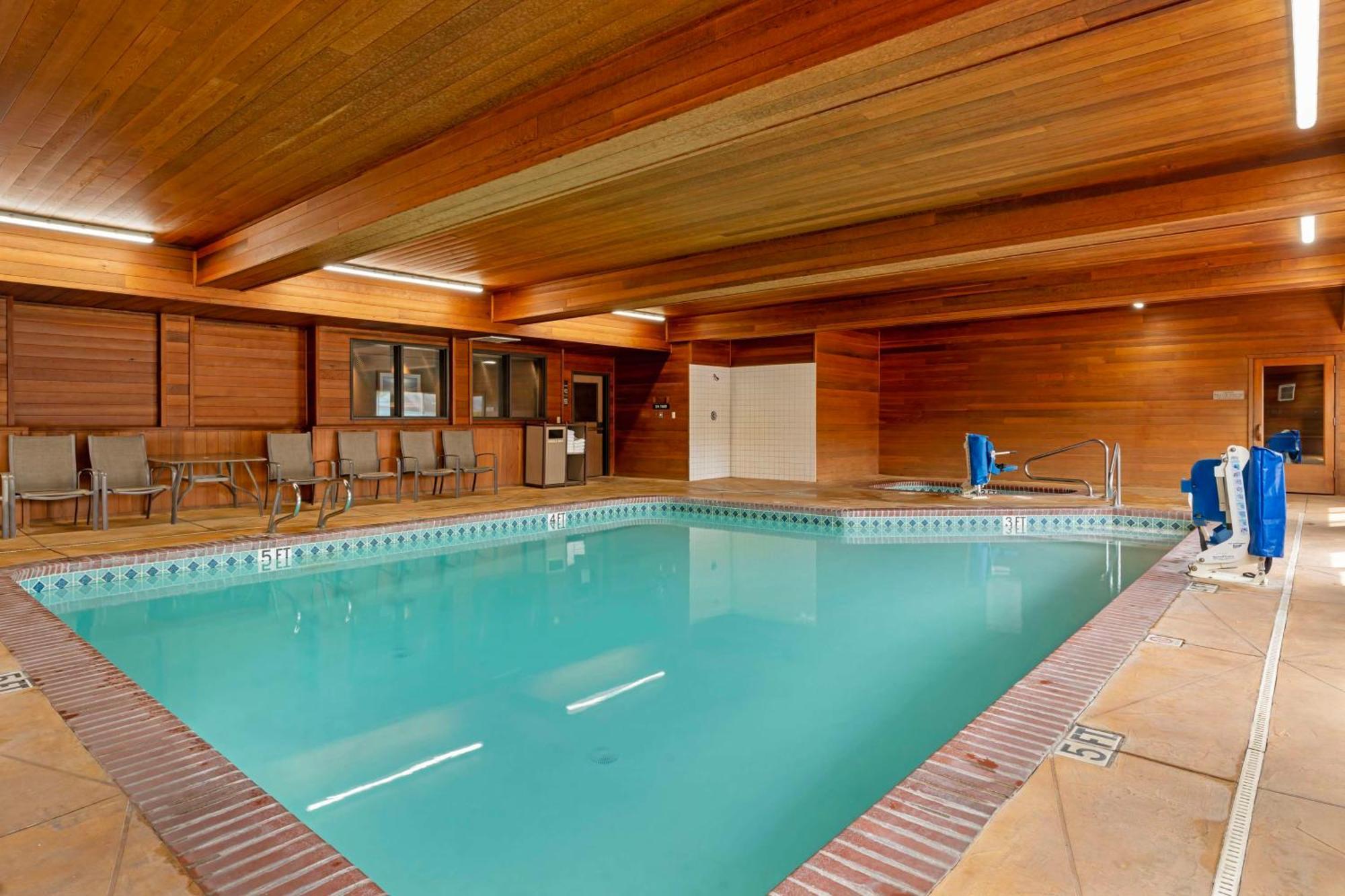 Best Western Cascade Inn & Suites Troutdale Exteriör bild