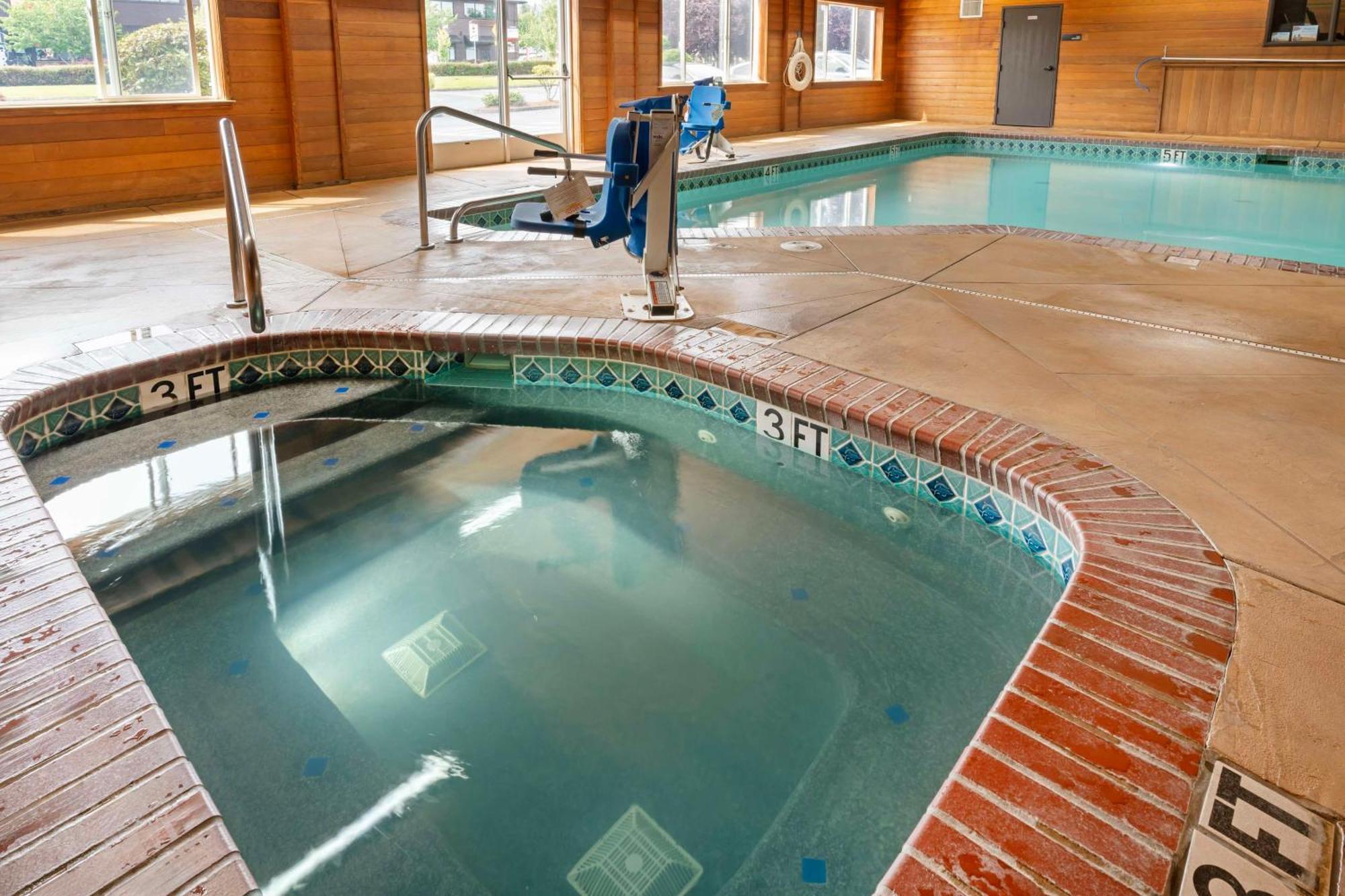 Best Western Cascade Inn & Suites Troutdale Exteriör bild