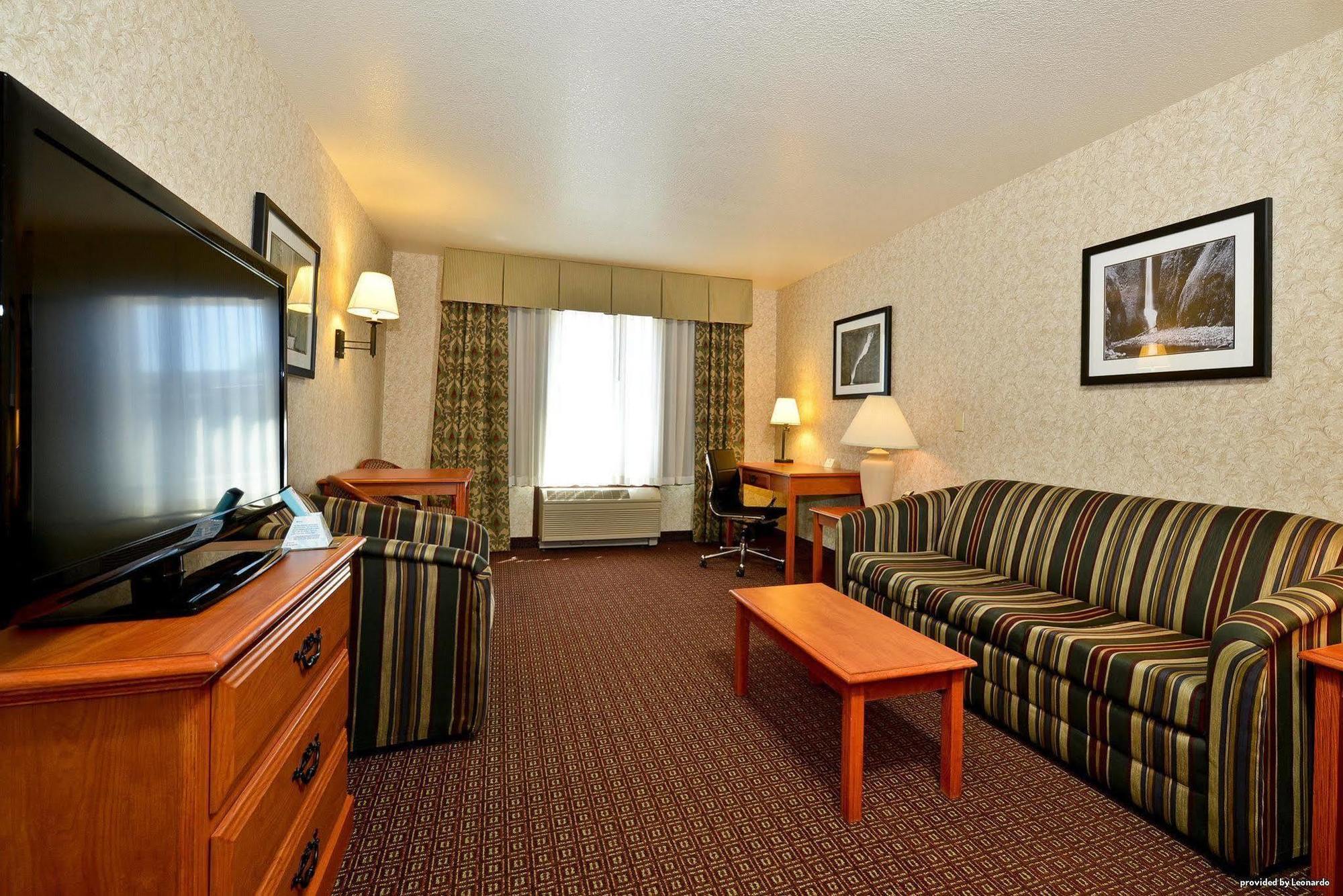 Best Western Cascade Inn & Suites Troutdale Exteriör bild
