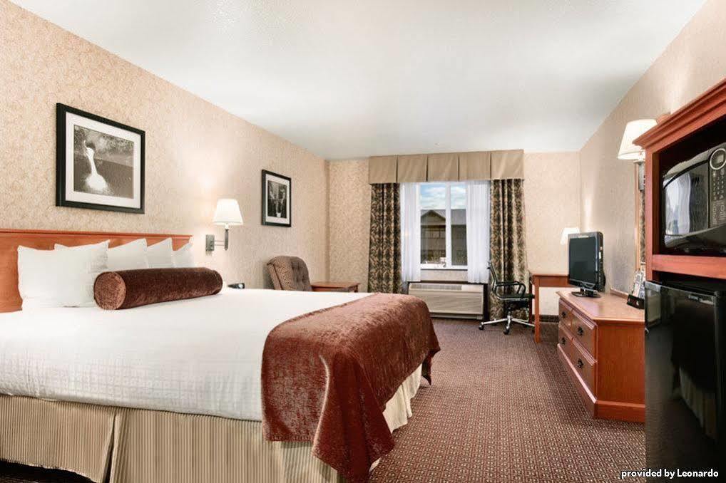 Best Western Cascade Inn & Suites Troutdale Rum bild