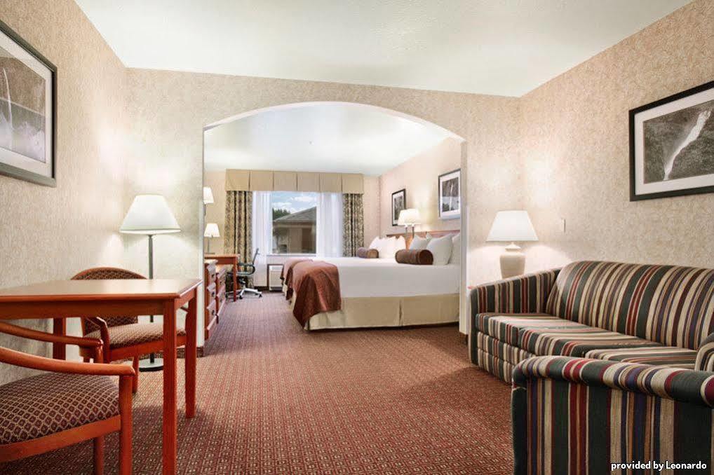 Best Western Cascade Inn & Suites Troutdale Rum bild